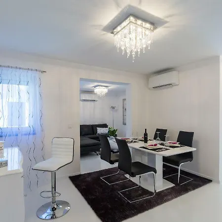 Beril Lux Apartment *